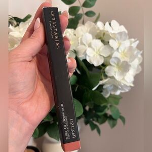 ANASTASIA BEVERLY HILLS • LIP LINER • PEACH AMBER